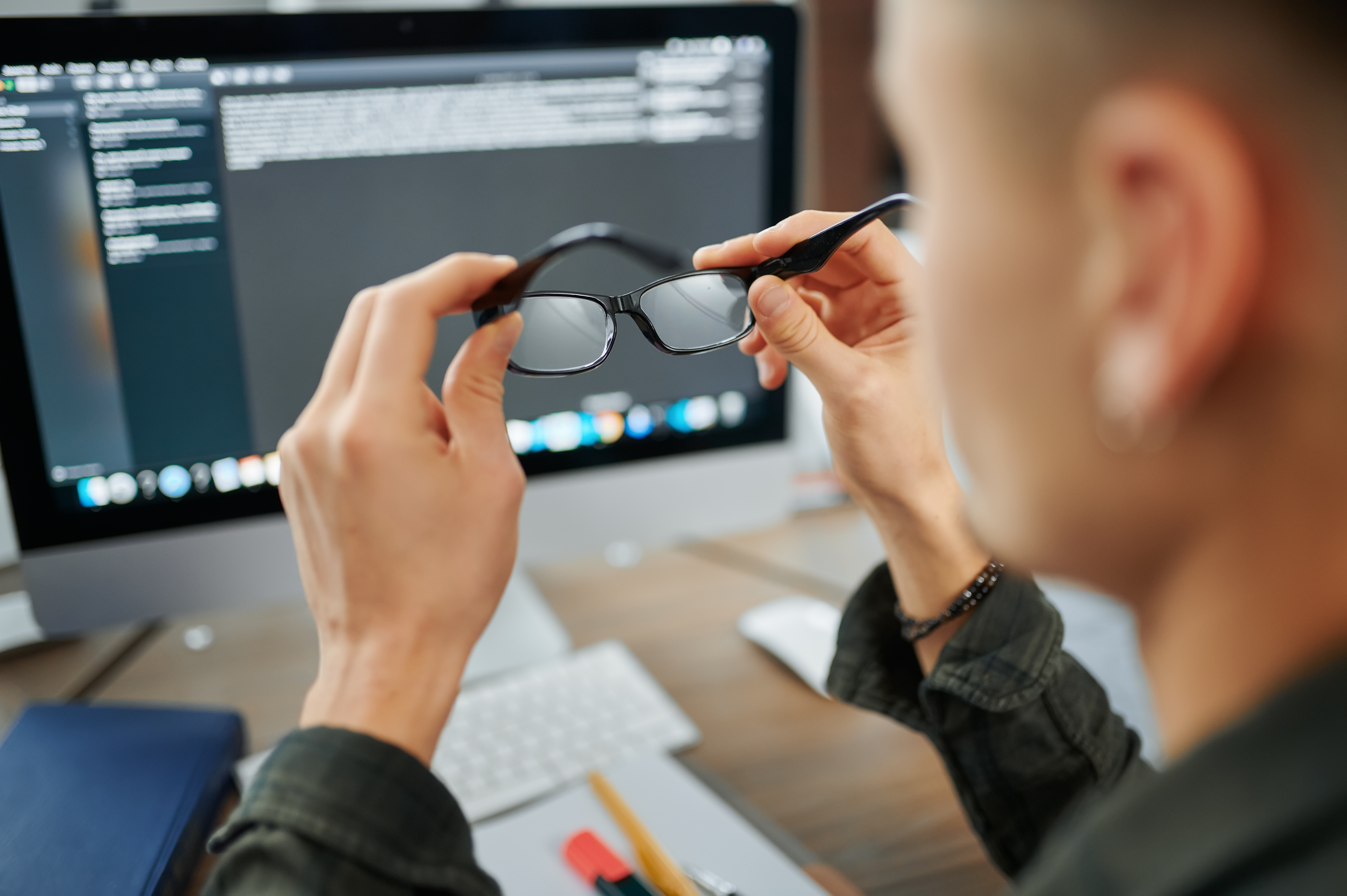 Gafas para ordenador: visión intermedia optimizada
