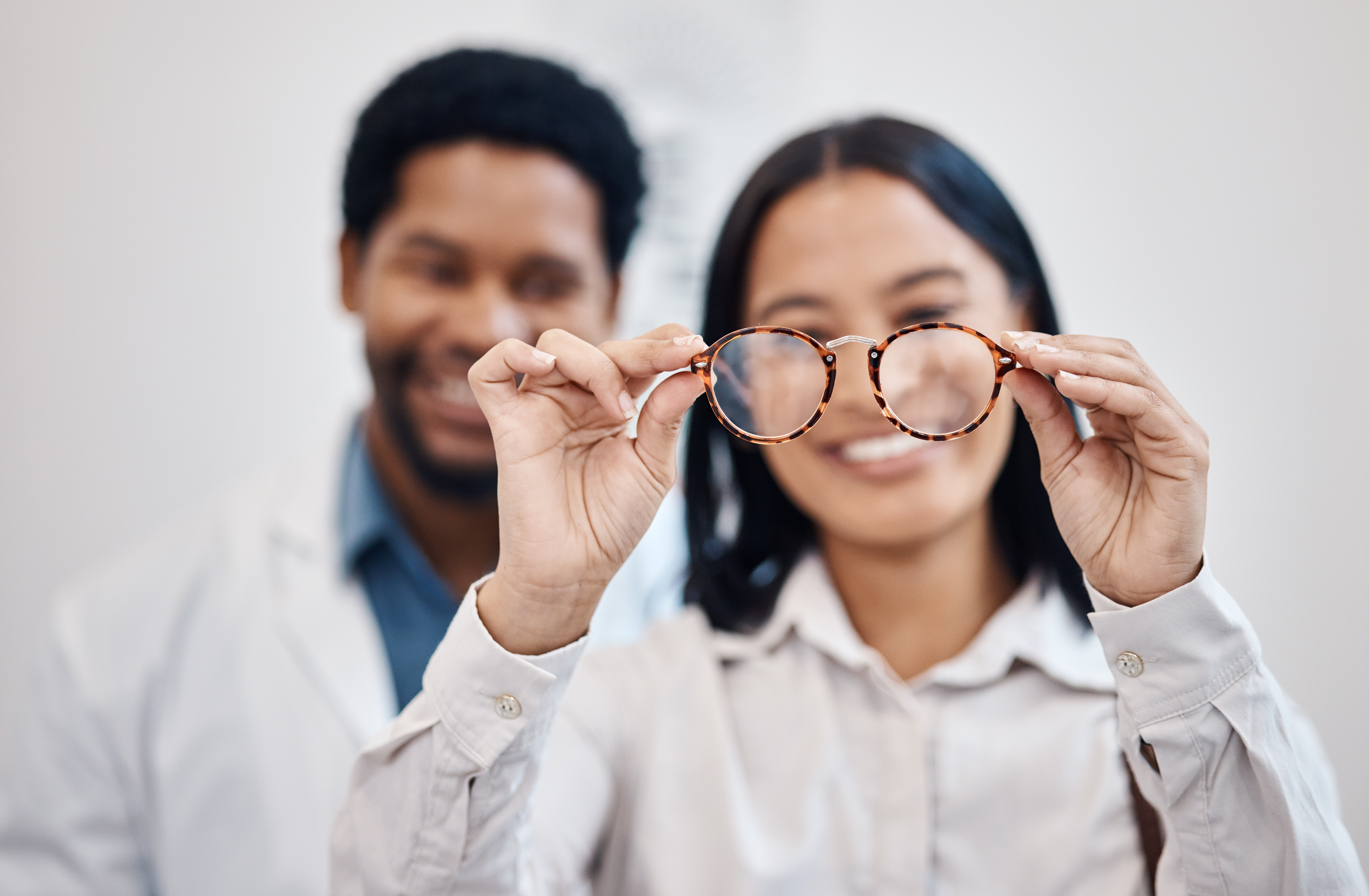 Cuidado ocular y protección: gafas para pantallas y tratamientos de lentes adecuados